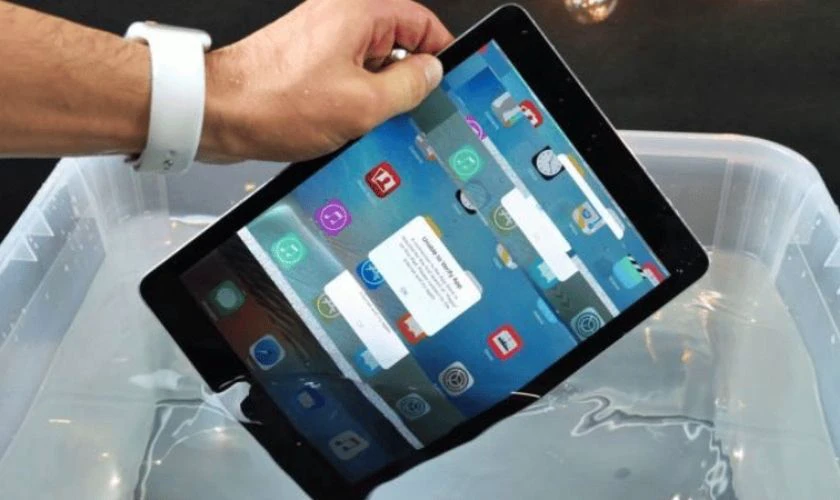 Màn hình iPad bị phản quang nguyên nhân do đâu?