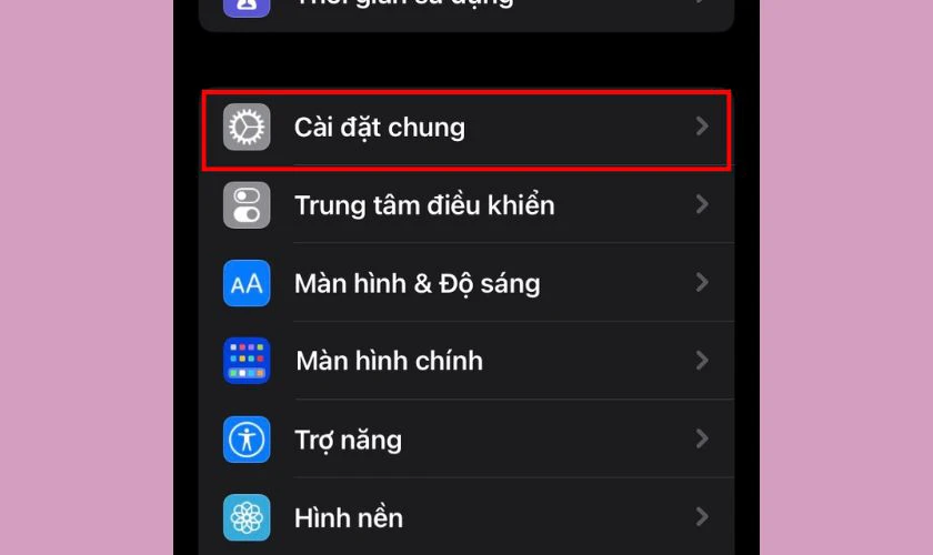 Chọn vào mục Cài đặt chung trên iPhone