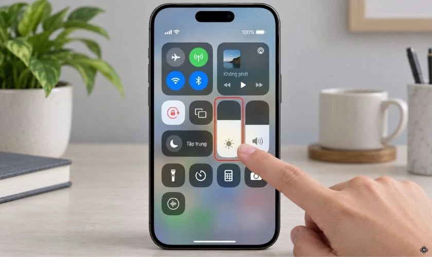 Điều chỉnh độ sáng khắc phục lỗi màn hình iPhone lúc sáng lúc tối