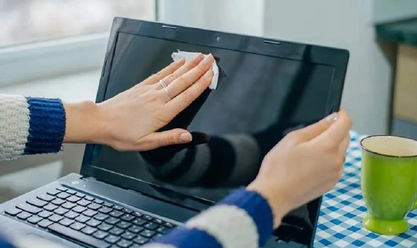 V&ecirc;̣ sinh laptop