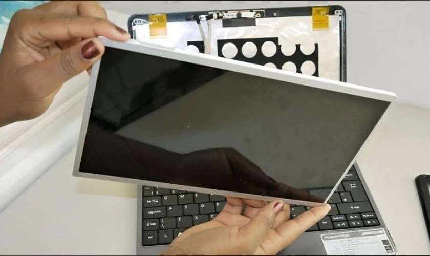 Kiểm tra card m&agrave;n h&igrave;nh laptop bị giật