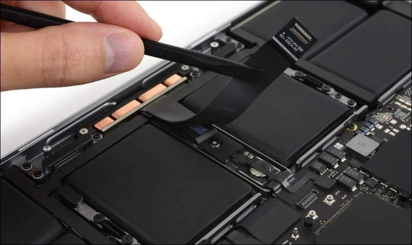 V&igrave; sao m&agrave;n h&igrave;nh Macbook bị &aacute;m hồng