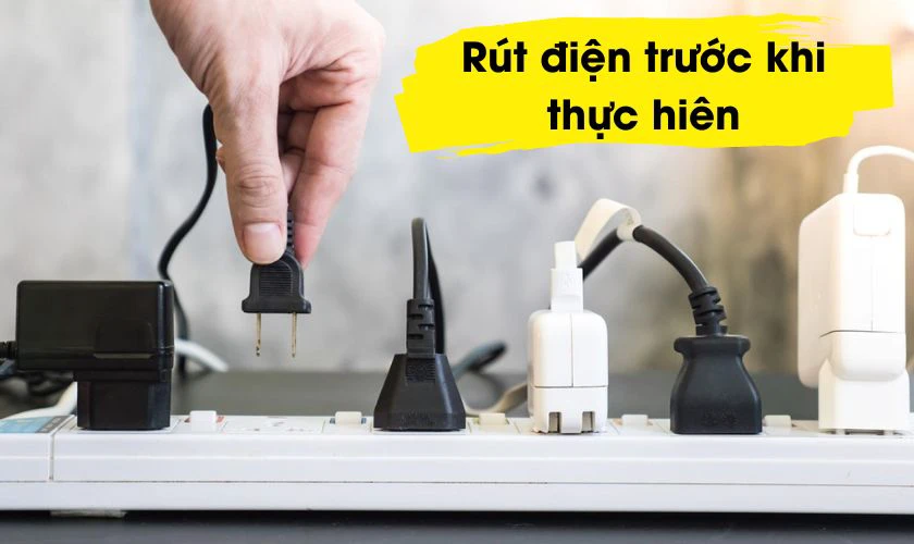 R&uacute;t nguồn điện trước khi sửa chữa