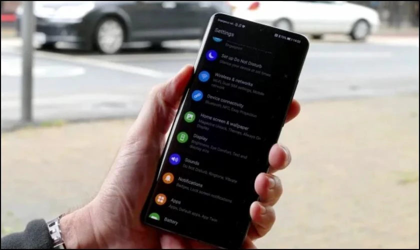 &Aacute;p dụng giao diện tối (Dark Mode) cho điện thoại Samsung