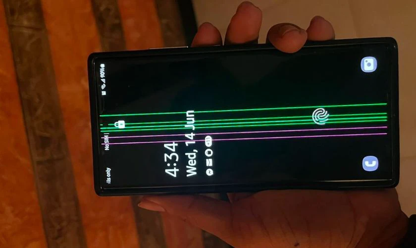 Nguy&ecirc;n nh&acirc;n khiến m&agrave;n h&igrave;nh Samsung Note 20 Ultra bị sọc xanh