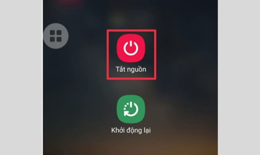 Bạn nhấn giữ n&uacute;t tắt nguồn cho đến khi biểu tượng Tắt nguồn xuất hiện