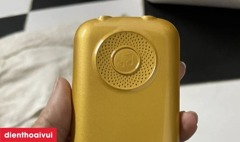 Điện thoại Masstel Fami 60 4G đi k&egrave;m với nhiều tiện &iacute;ch