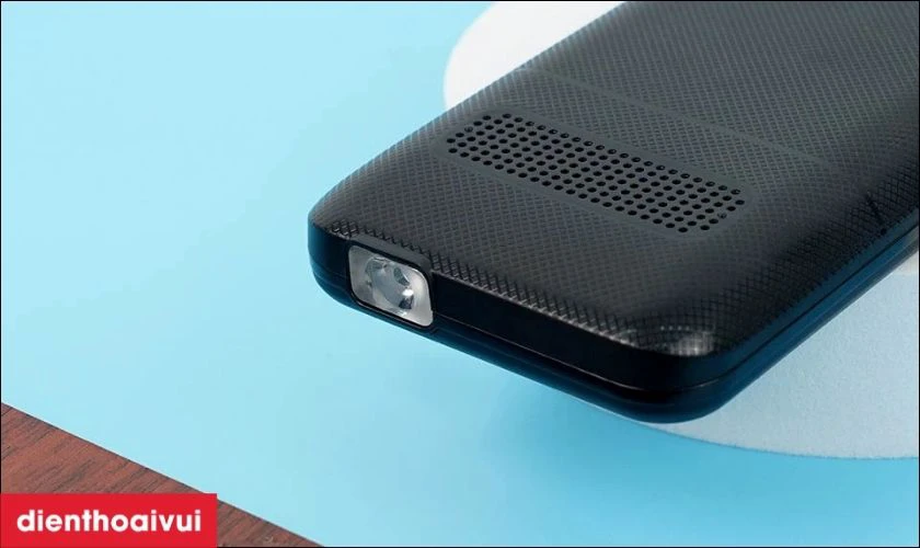 Đ&egrave;n pin si&ecirc;u s&aacute;ng của điện thoại Masstel Izi T2 4G