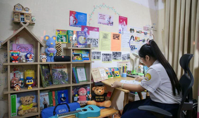 D&aacute;n lịch biểu tại g&oacute;c học tập để tạo sự hứng th&uacute; cho trẻ