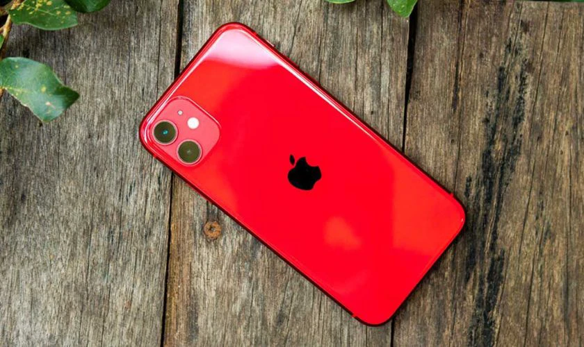 iPhone 11 m&agrave;u đỏ c&oacute; hợp với người mệnh Thổ kh&ocirc;ng