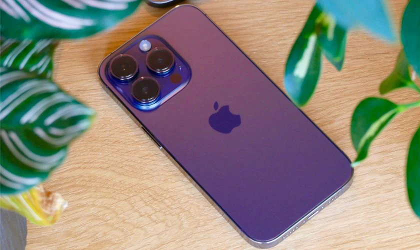 iPhone 14 Pro Max m&agrave;u t&iacute;m c&oacute; hợp với người mệnh Thổ