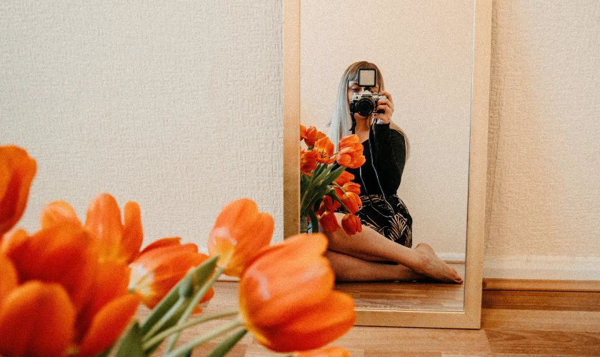 Chụp ảnh đẹp bằng điện thoại với gương
