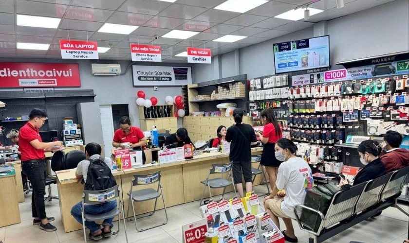 Đưa máy đến trung tâm sửa chữa cổng sạc uy tín