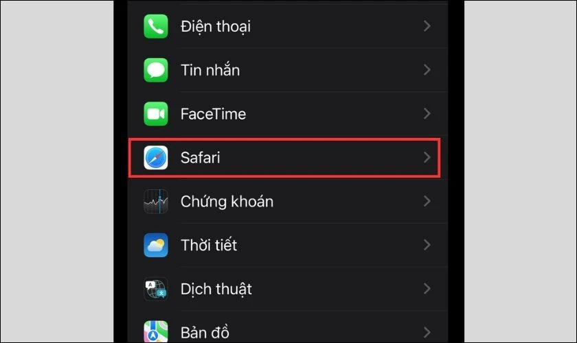 Bạn chọn mở ứng dụng C&agrave;i đặt tr&ecirc;n điện thoại iPhone của bạn
