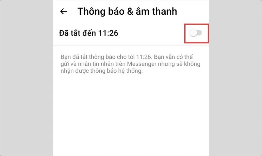 Bạn k&eacute;o xuống dưới, t&igrave;m v&agrave; chọn Th&ocirc;ng b&aacute;o & &acirc;m thanh. Sau đ&oacute; ấn n&uacute;t gạt tại mục Đang bật để tắt th&ocirc;ng b&aacute;o tạm thời