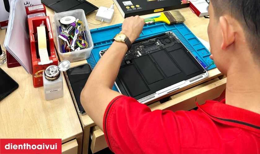 Ưu tiên chọn cửa hàng thay pin laptop uy tín
