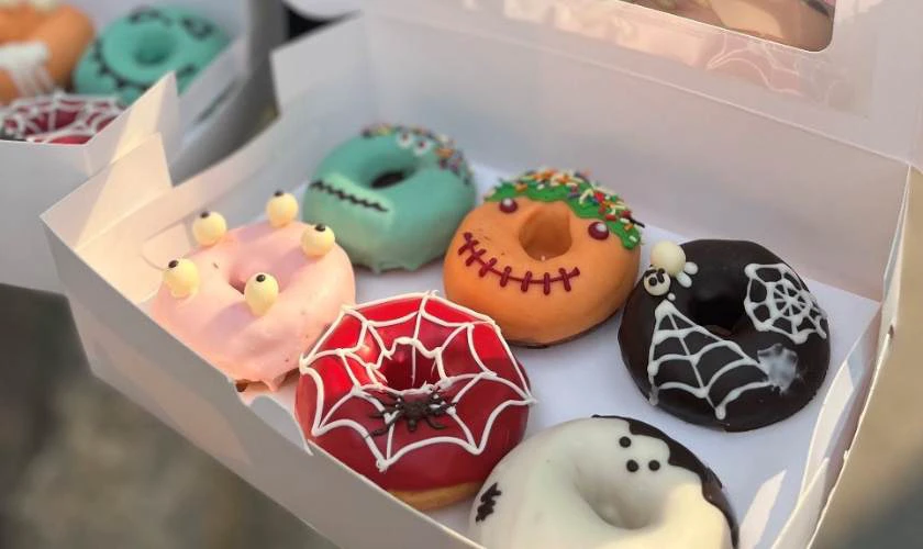 Trò chơi Halloween cho trẻ em - Cuộc đua ăn bánh Donut