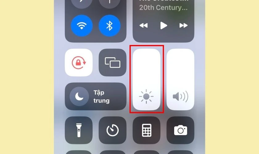 Bật độ sáng màn hình lên mức tối đa
