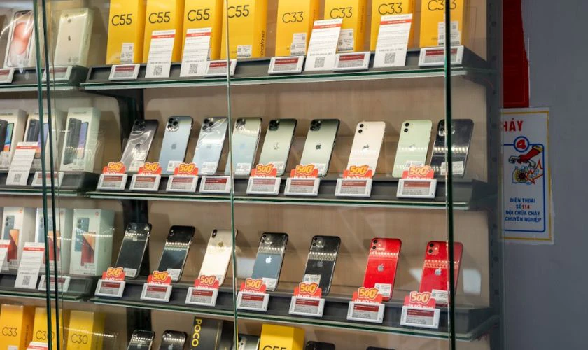 Kinh nghiệm chọn cửa hàng mua iPhone cũ tại TPHCM