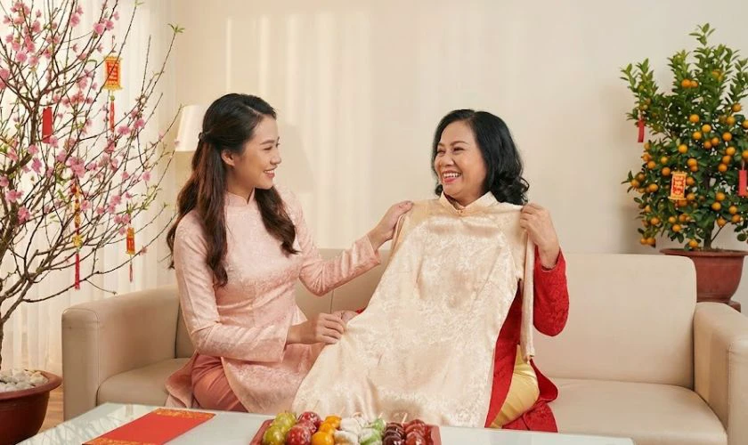 Quần áo mới - Thể hiện lòng hiếu kính, sự quan tâm chân thành
