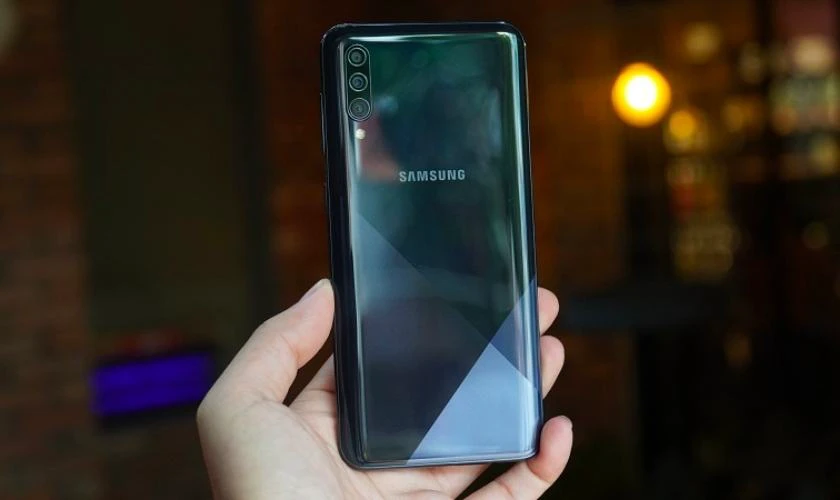 Điện thoại Samsung cũ trầy xước