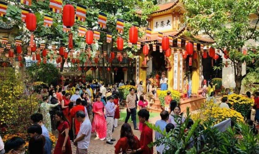 Ngày mùng 1 Tết 2026 làm gì để may mắn?