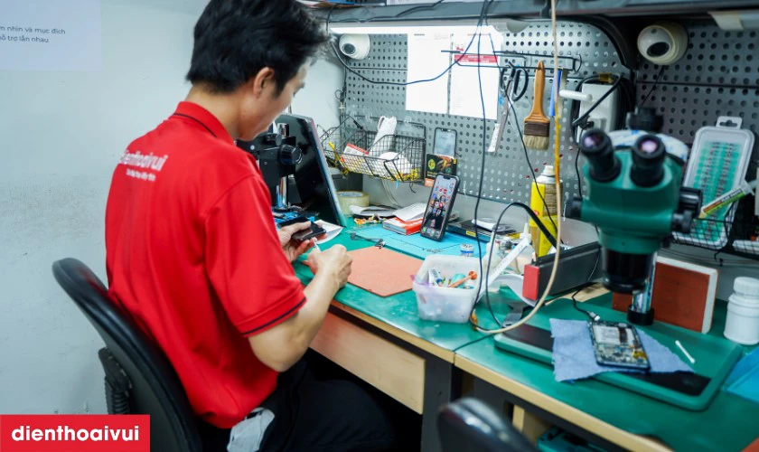 Quy tr&igrave;nh thay pin Samsung S9 chuy&ecirc;n nghiệp, lấy ngay tại Điện Thoại Vui