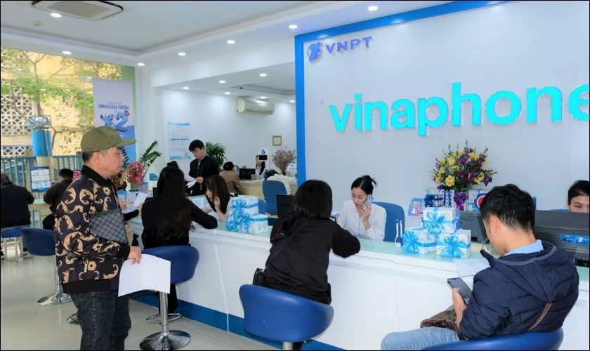 Đến trực tiếp cửa h&agrave;ng VinaPhone mua SIM đầu số 0911
