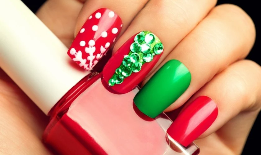 Mẫu nail Gi&aacute;ng sinh với c&acirc;y th&ocirc;ng v&agrave; ng&ocirc;i sao mới nhất