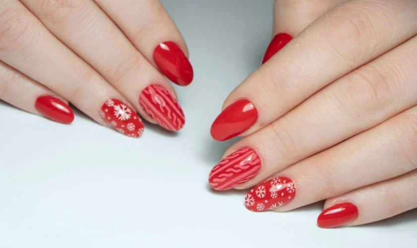 Nail Gi&aacute;ng sinh trang tr&iacute; b&ocirc;ng tuyết v&agrave; tuần lộc ấn tượng