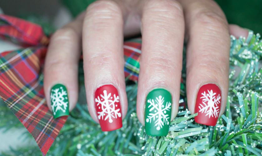 Nail Gi&aacute;ng sinh trang tr&iacute; b&ocirc;ng tuyết v&agrave; tuần lộc mới nhất