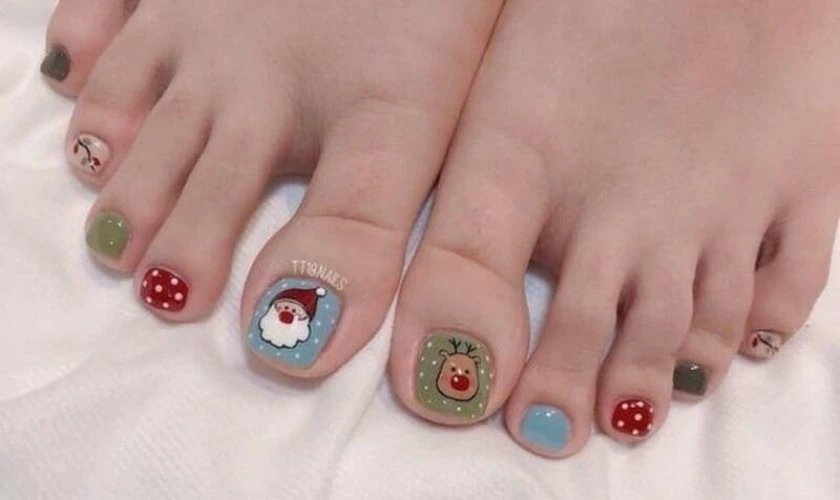 Mẫu nail ch&acirc;n Gi&aacute;ng sinh hot trend hay
