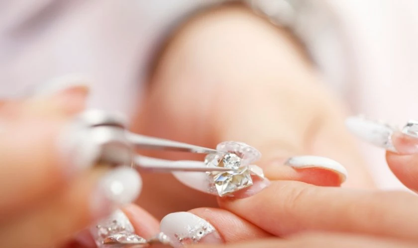 C&aacute;ch vẽ họa tiết Gi&aacute;ng sinh đơn giản tr&ecirc;n m&oacute;ng tay