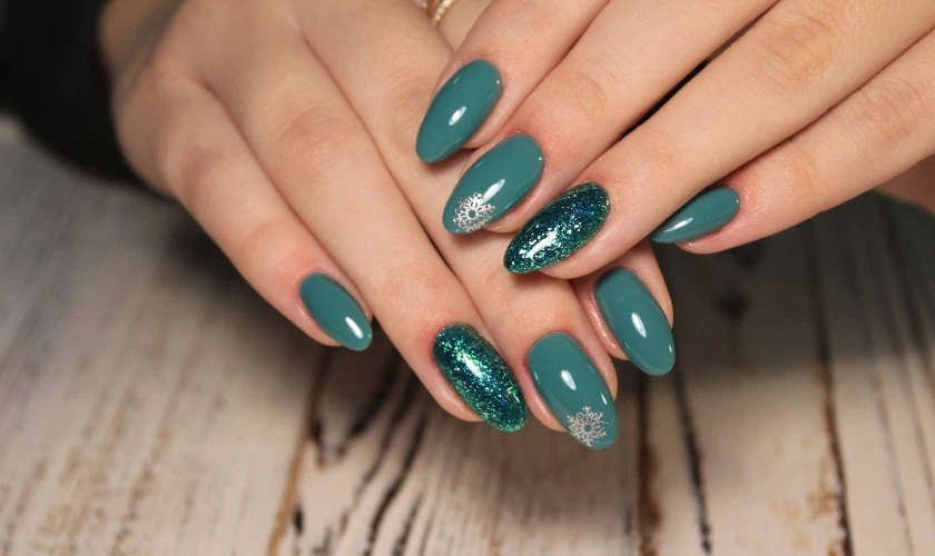 C&aacute;c mẫu nail Gi&aacute;ng sinh đơn giản xịn