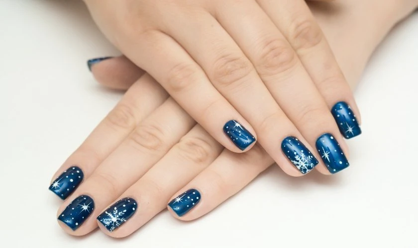 C&aacute;c mẫu nail Gi&aacute;ng sinh đơn giản mới