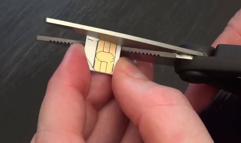 Tự cắt sim thường của m&igrave;nh theo k&iacute;ch thước của Nano SIM
