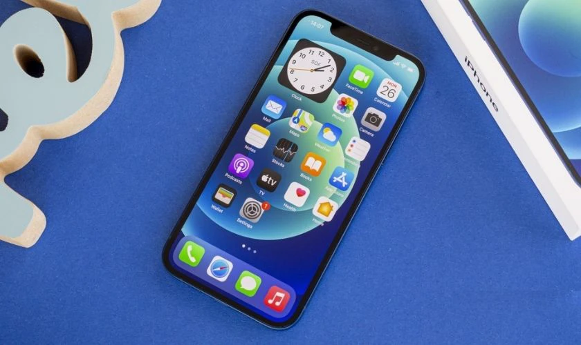 N&ecirc;n mua điện thoại iPhone 12 Series n&agrave;o với k&iacute;ch thước nhỏ gọn