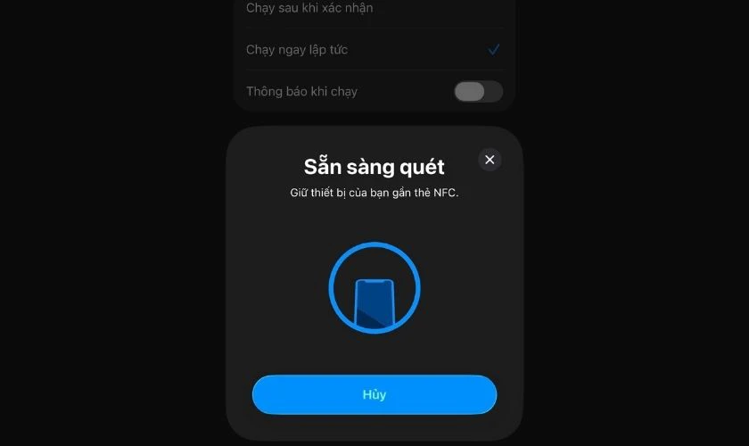 Đưa iPhone lại gần thẻ NFC để quét và đặt tên cho thẻ nếu được yêu cầu