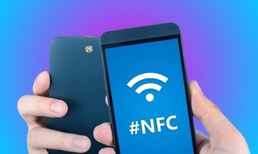 Mở file cần chia sẻ và chạm lưng 2 điện thoại vào nhau