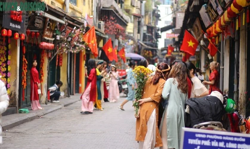 Những địa điểm chụp ảnh Tết đẹp ở Hà Nội phong cách cổ điển