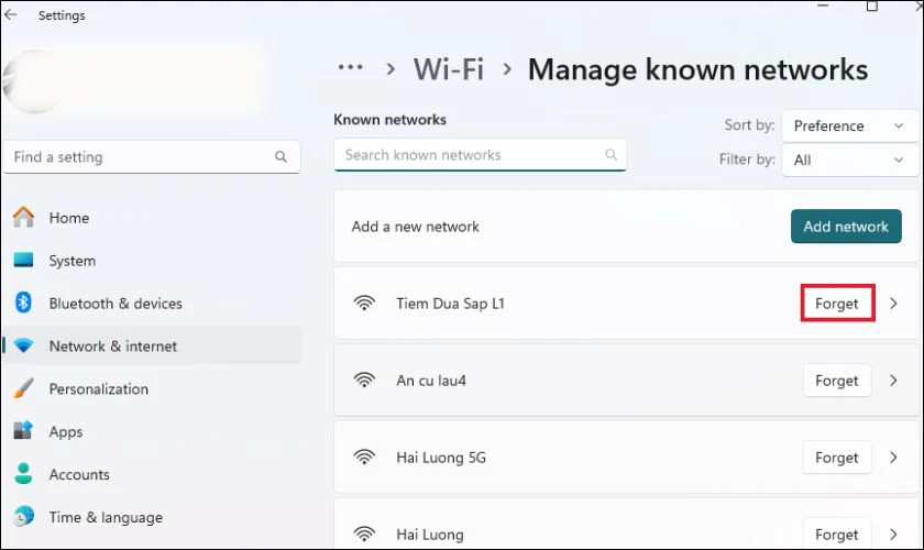 Nhấn Forget mạng mà bạn muốn quên là xong