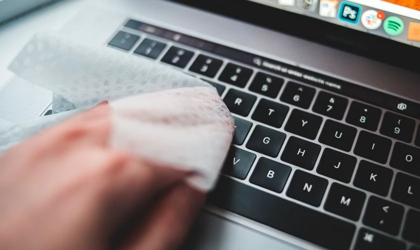 Vệ sinh phím Delete khi bị kẹt, không nhận