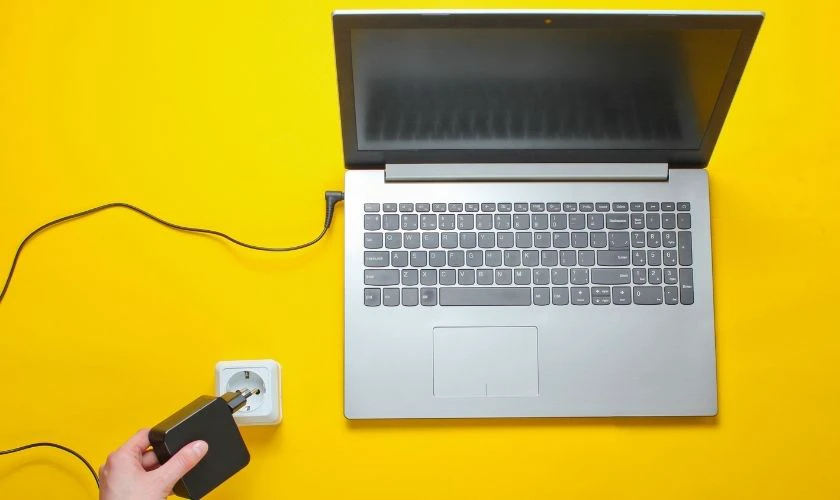 C&aacute;p laptop bị hỏng khiến pin kh&ocirc;ng được sạc đ&uacute;ng c&aacute;ch