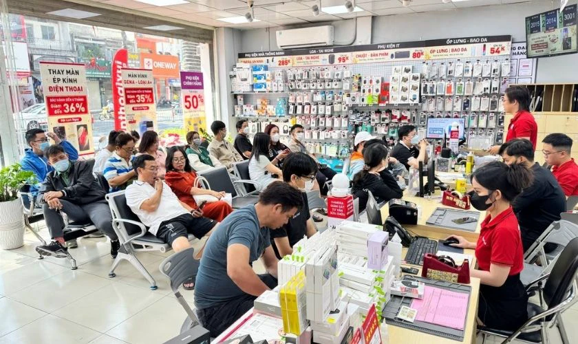 Đưa m&aacute;y đến Điện Thoại Vui để sửa lỗi phần cứng g&acirc;y nhấp nh&aacute;y nguồn