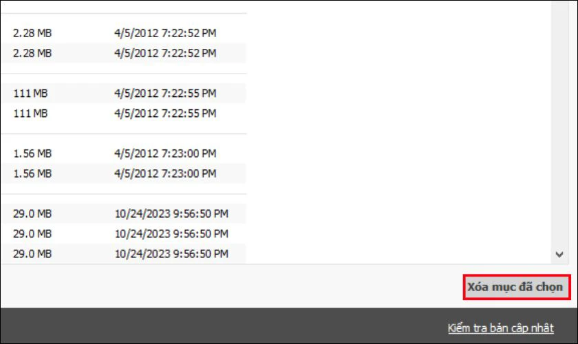 Bạn hãy xem xét và chọn các file mà bạn muốn xóa, rồi nhấn Xóa mục đã chọn