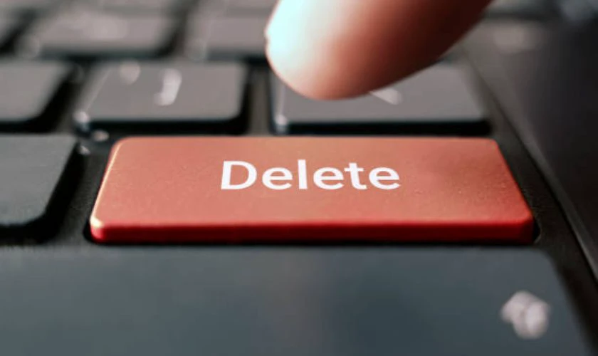 Nhấn phím Delete trên bàn phím, hoặc nhấp chuột phải và chọn Delete