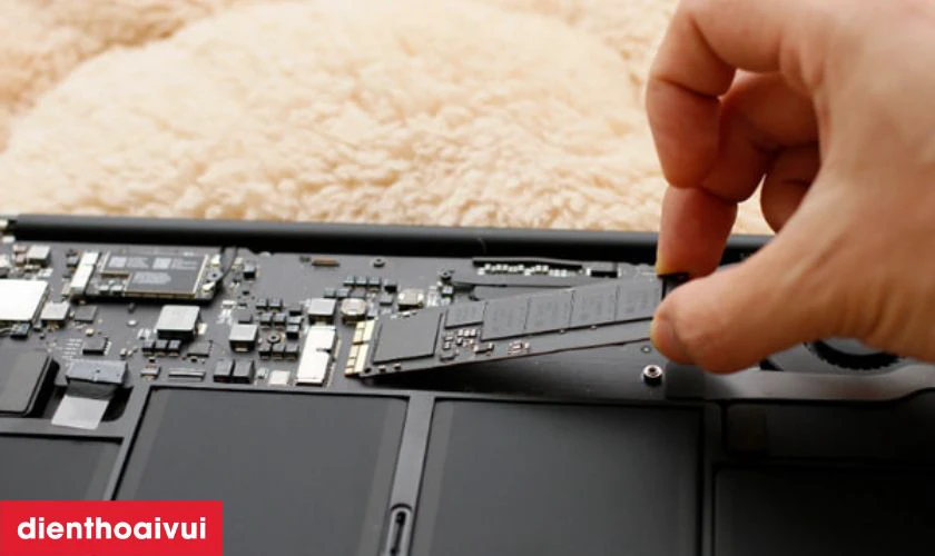 Lưu &yacute; khi thay ổ cứng MacBook Pro 2015 A1502 128GB