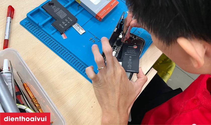 Địa chỉ thay pin iPhone 7 Plus uy t&iacute;n, chuy&ecirc;n nghiệp tại Điện Thoại Vui