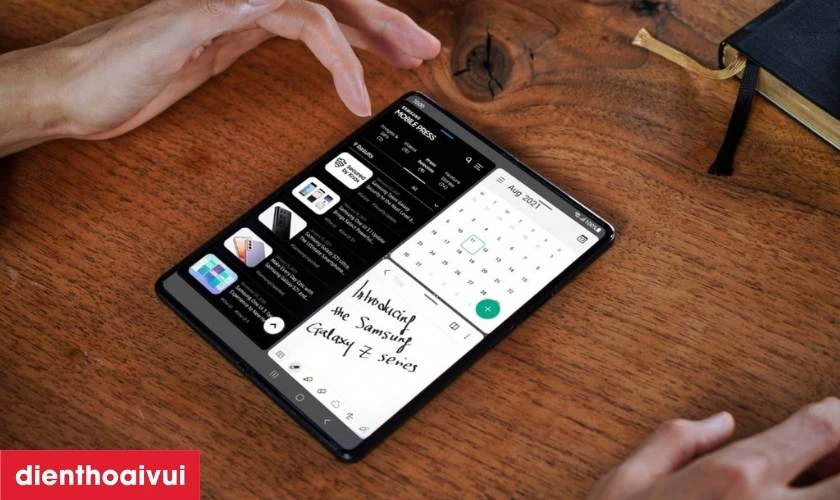 Chia m&agrave;n h&igrave;nh th&agrave;nh hai với t&iacute;nh năng Drag and Split