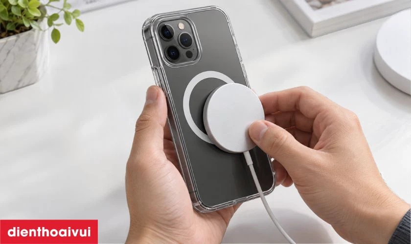 Sử dụng được cho cả iPhone 12 v&agrave; iPhone 12 Pro